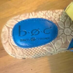b.o.c. Blue Floral Sandals with blue leather flowers, Size 8.5